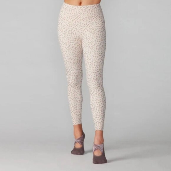 Tavi Pants - NWT TAVI High Waisted 7/8 Tight Leggings Latte Leopard Cream Gray Size Large